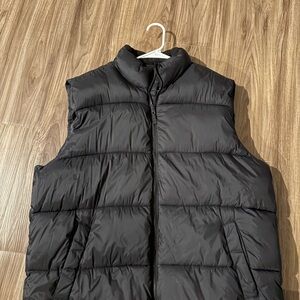 Old Navy Men's Puffer Vest